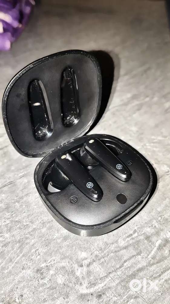 Noise blutooth Earbuds. Very good Condition Proper Working 8 Month Old