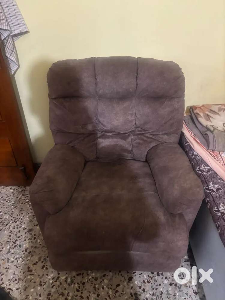 1single bed with 2 recliner