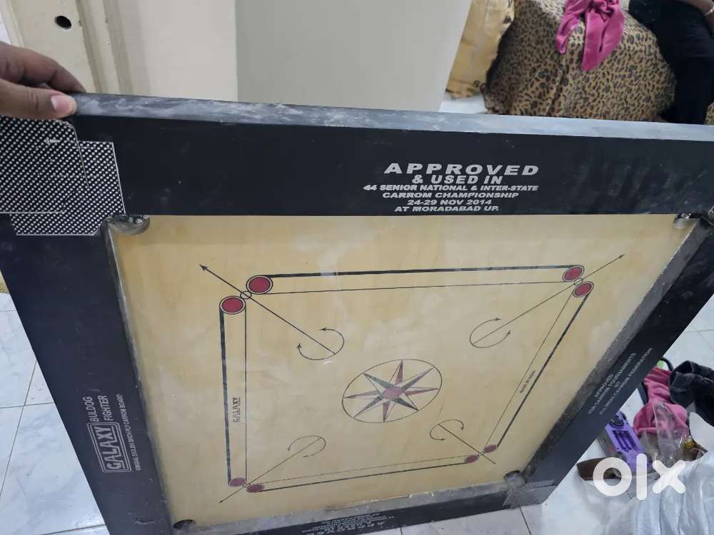 Club carom board