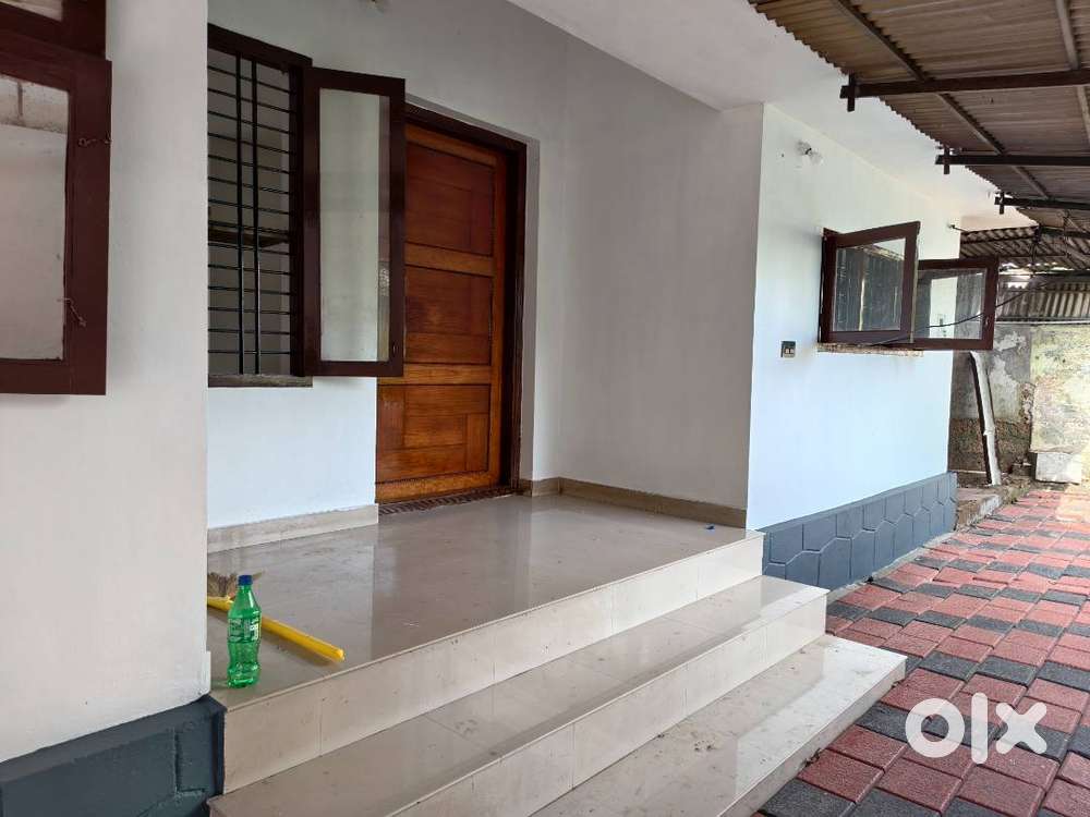 2 BHK House for Rent in Kalady Town – Newly Painted, Well-Maintained