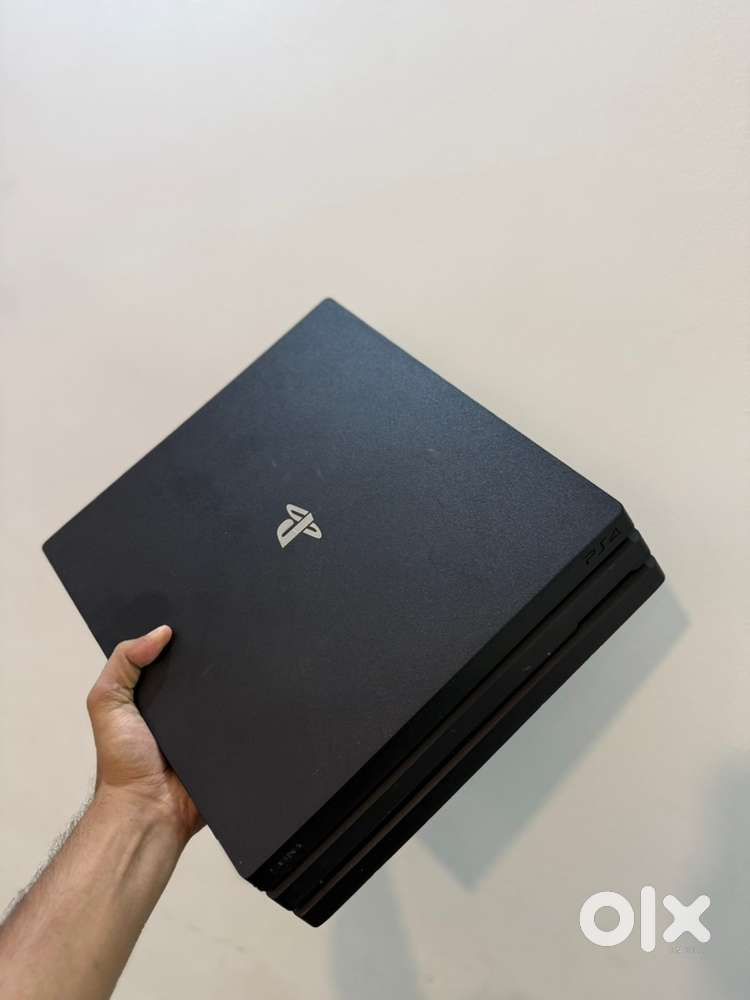 Ps4 pro 1tb mint used