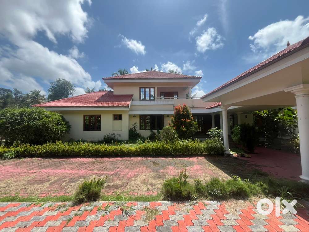 43 CENT 5BHK INDIPENDENT HOUSE FOR SALE AT VYTTILA