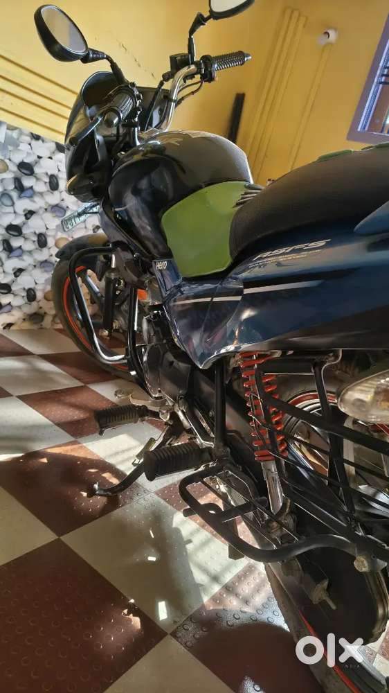 A top notch condition Hero Glamour with front disc brake is for sale