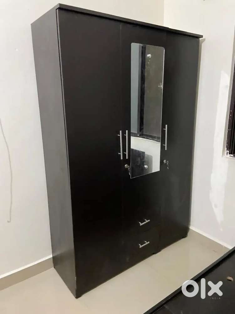 BRAND NEW 3 DOOR WARDROBE