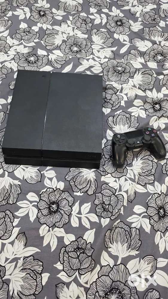 PS4 barely used clean condition (negotiable)