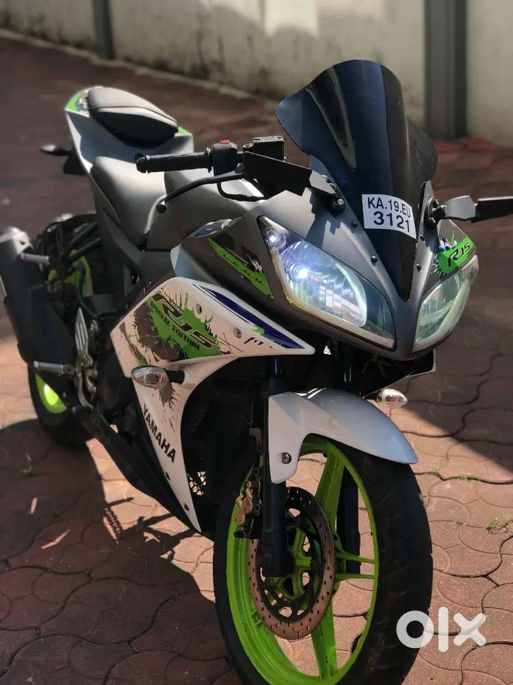 YAMAHA R15 V2 SPECIAL EDITION SPARKY GREEN