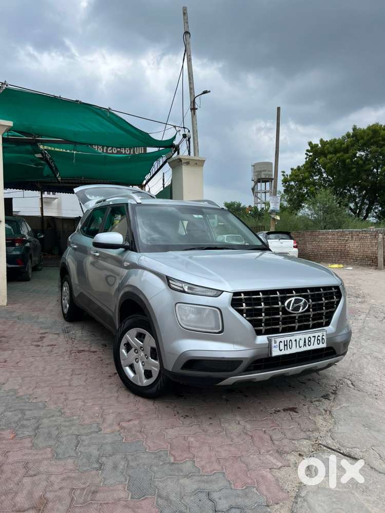 Hyundai Venue 2020 Petrol 93000 Km Driven