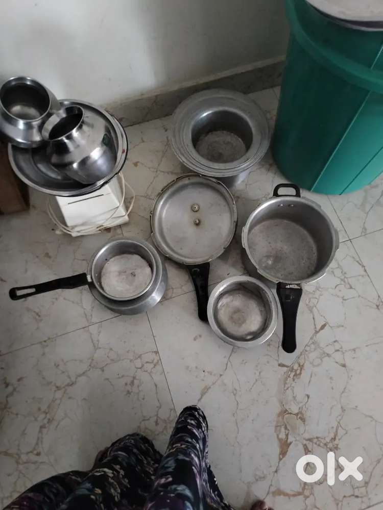 Old aluminium tope set pan and 5 litre pigeon cooker