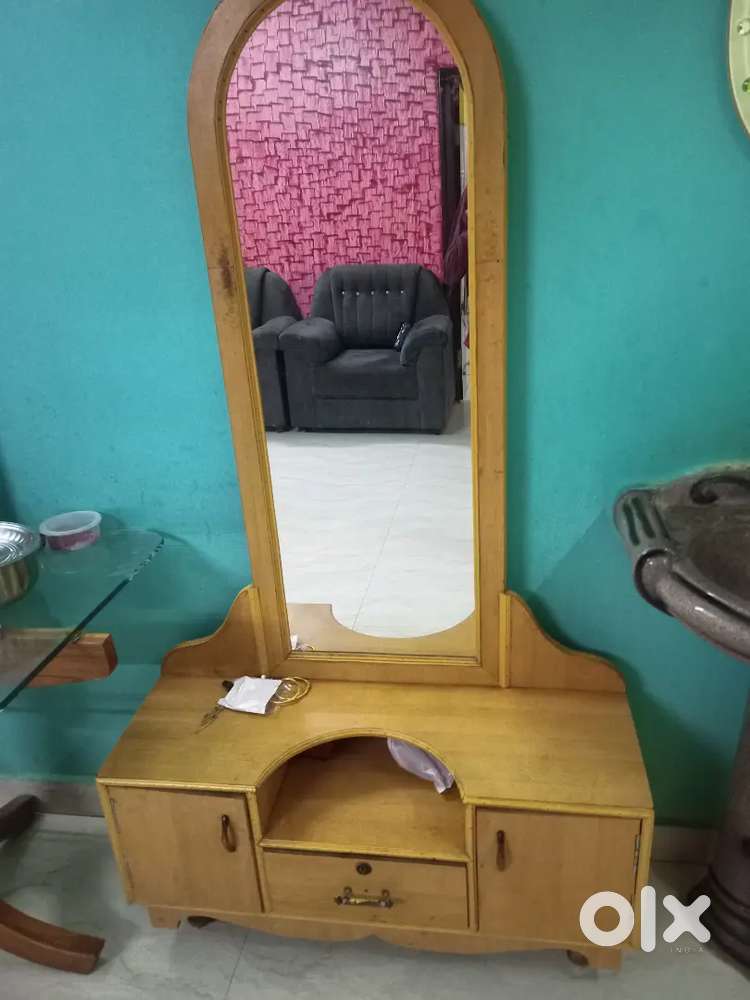 Dressing table