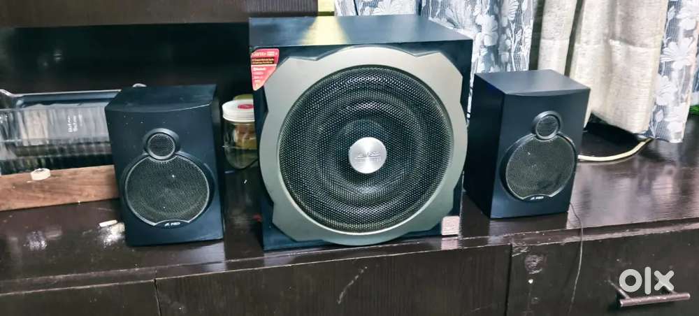 Selling F N Dhome theater 5200w . 2.1 channel bluetooth