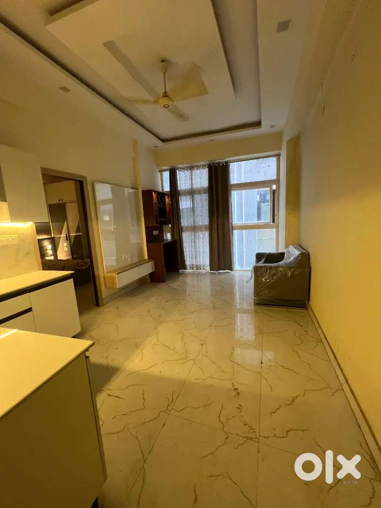 Fully furnished studio available on rent in Saraswati Galleria