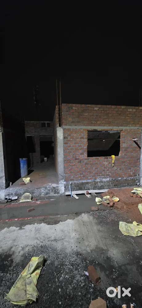 MAKAN BECHNA HAI GARDEN FACING