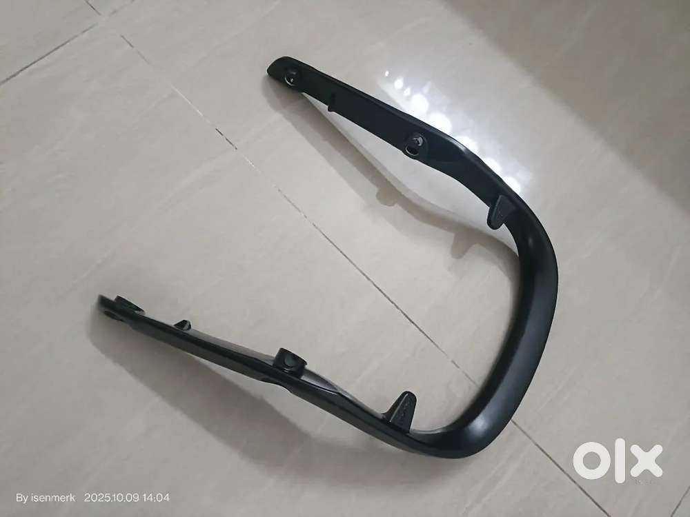 Triumph Speed 400 grab handle
