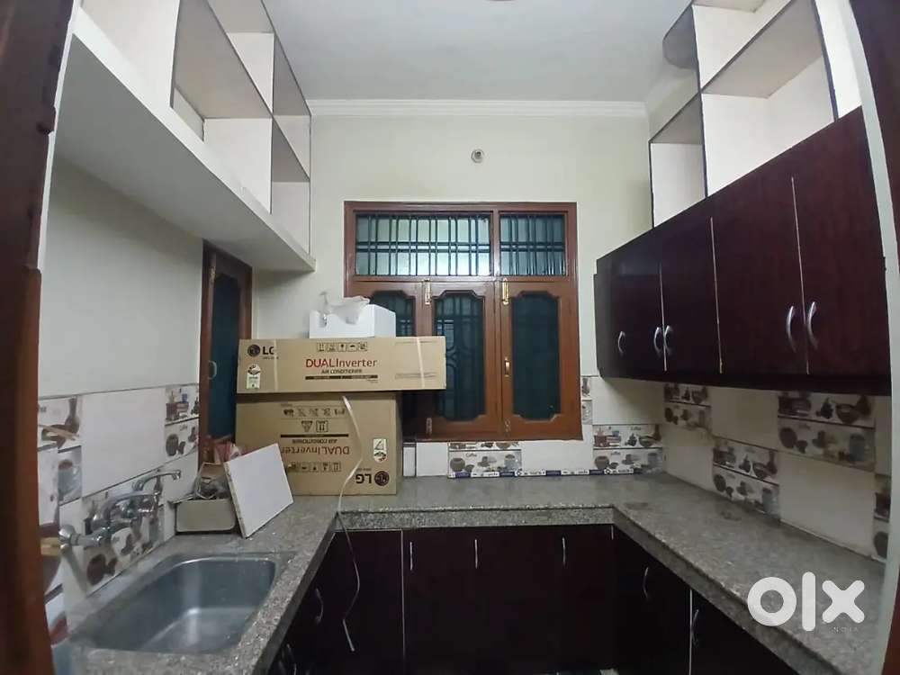 2 Room set Available in Munshipulia Chauraha