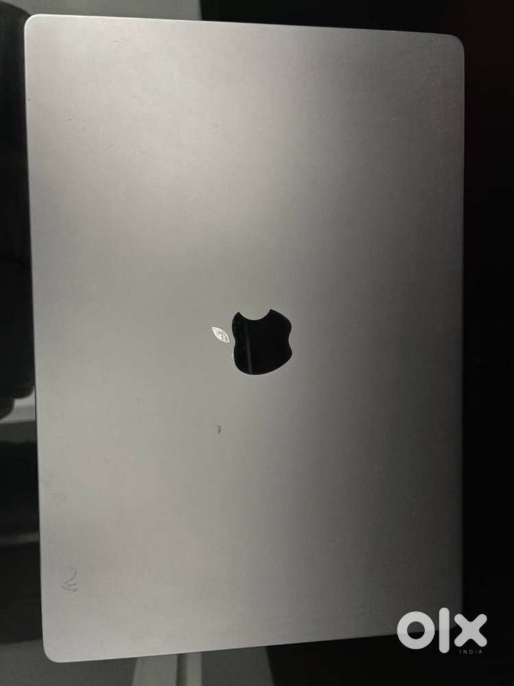 Macbook Pro M1 16 inch with 16 GB