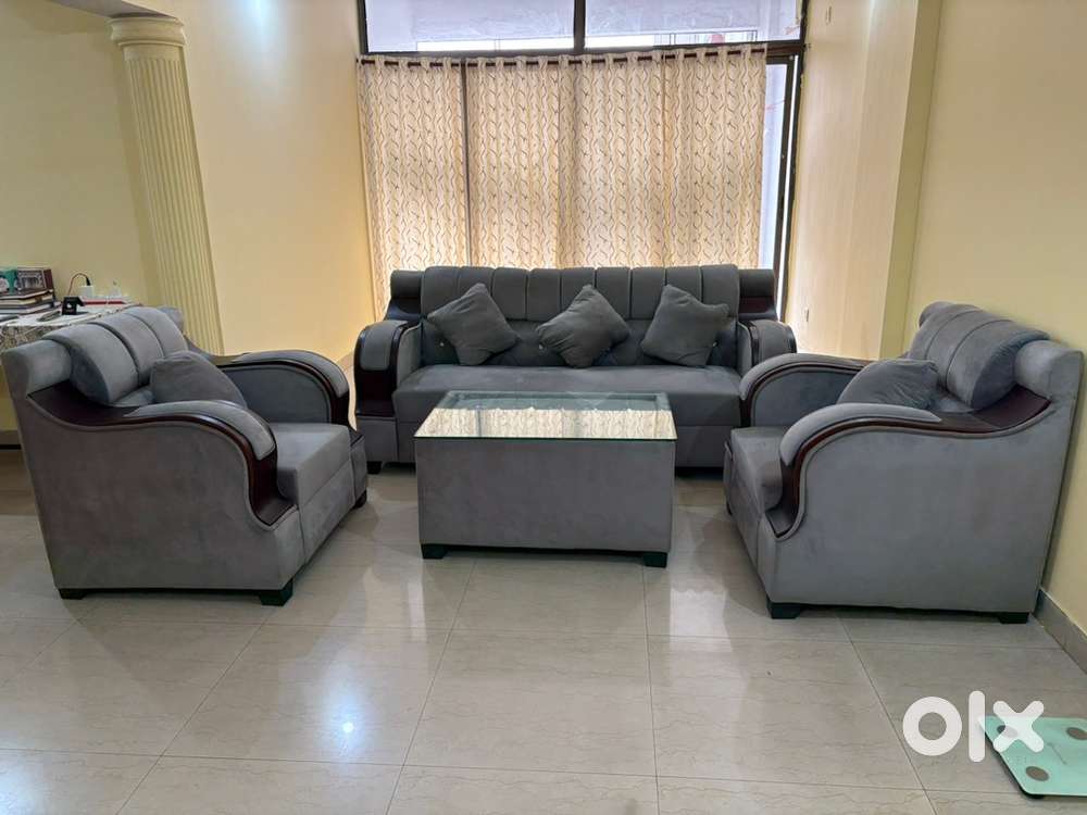 Sofa Set 3+2 + Table for Sale  Good Condition