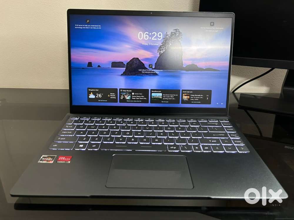 MSI laptop Ryzen 5 CPU 14 inch screen 8GB Ram 512 GB SSD