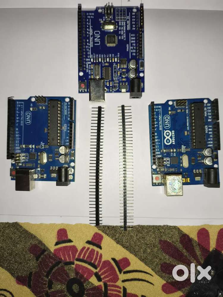 Aurdino uno 2 types, some sensors and a segment display