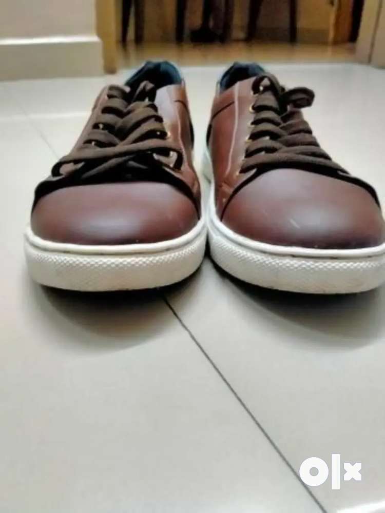 Classic Brown Shoes: Timeless Style for Sale on OLX