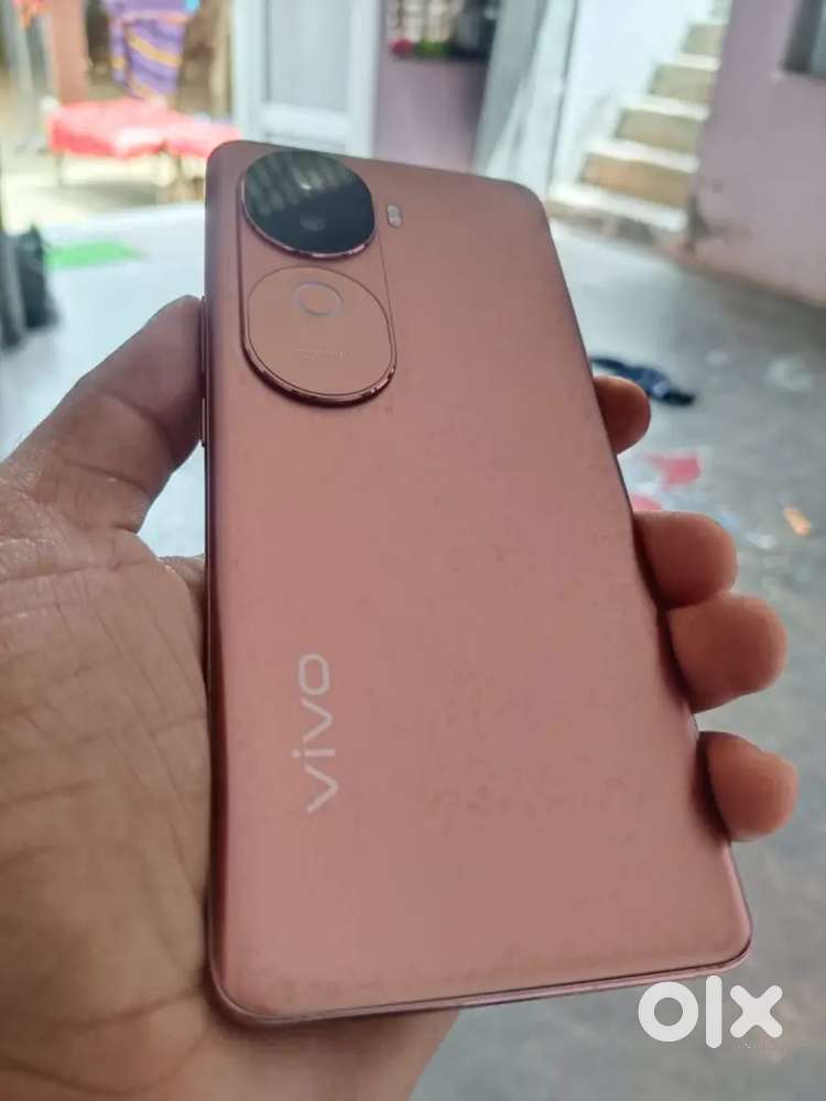Vivo v 40 9 month old no scarech good condition