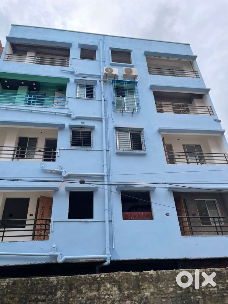 2BHK flat sale in picnic Garden, no Loan