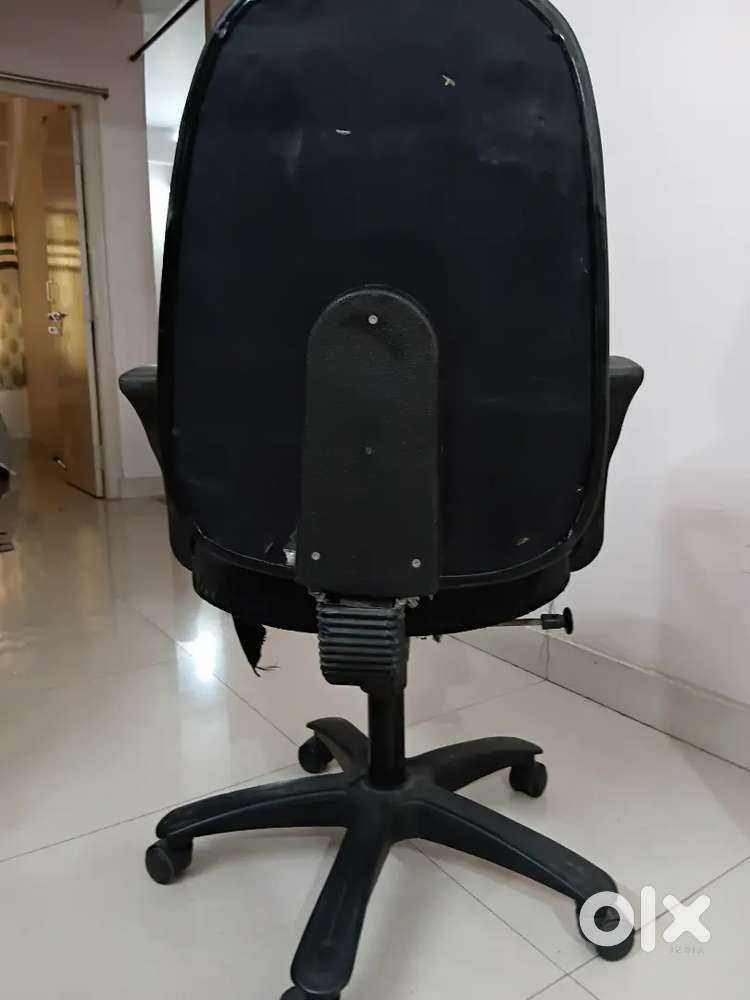 Revolving chair and computer table