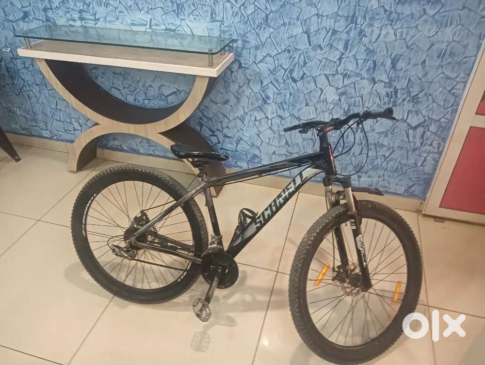 A black colour cycle