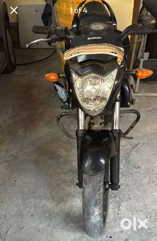 Suzuki Gixxer black color single owner