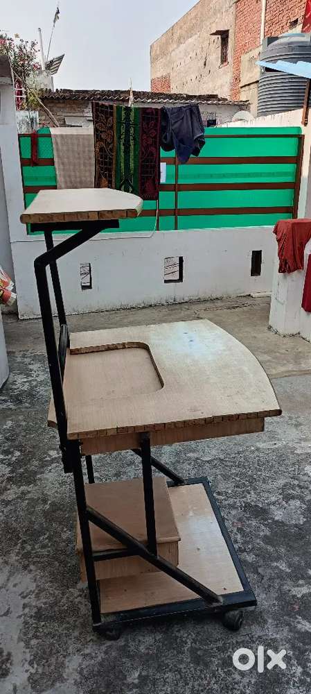 Portable Computer table with locker in good condition