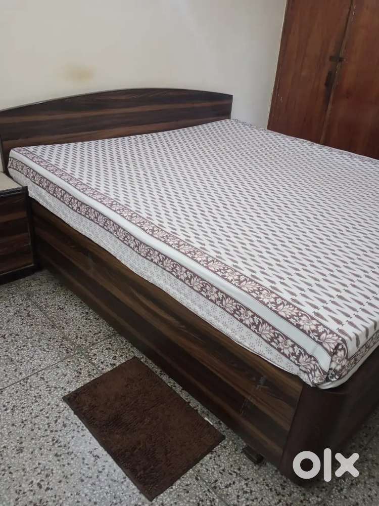 King size bed Wooden
