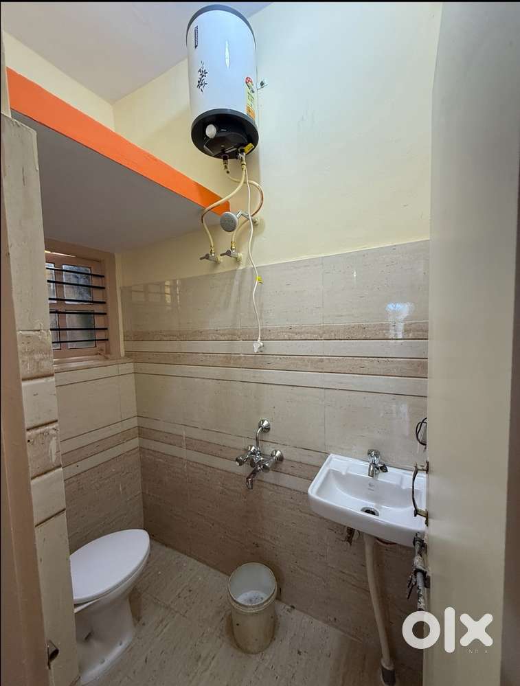 Very near to Bommanahalli bus stop and metro new flooring new wood