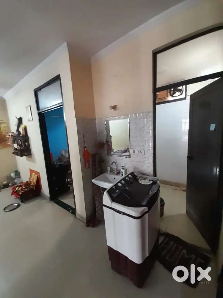 2 bhk 1 st floor for rent in rajpur khurd extension chattarpur 110068.