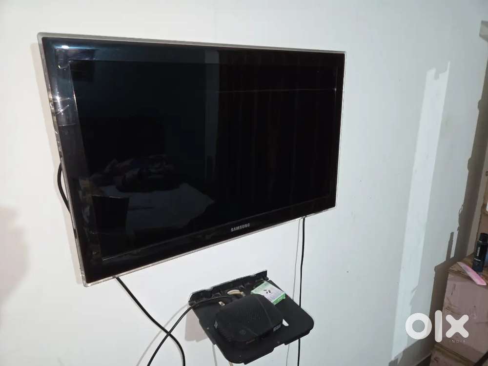 Samsung TV LCD 54 inch÷ airtel HD set up box