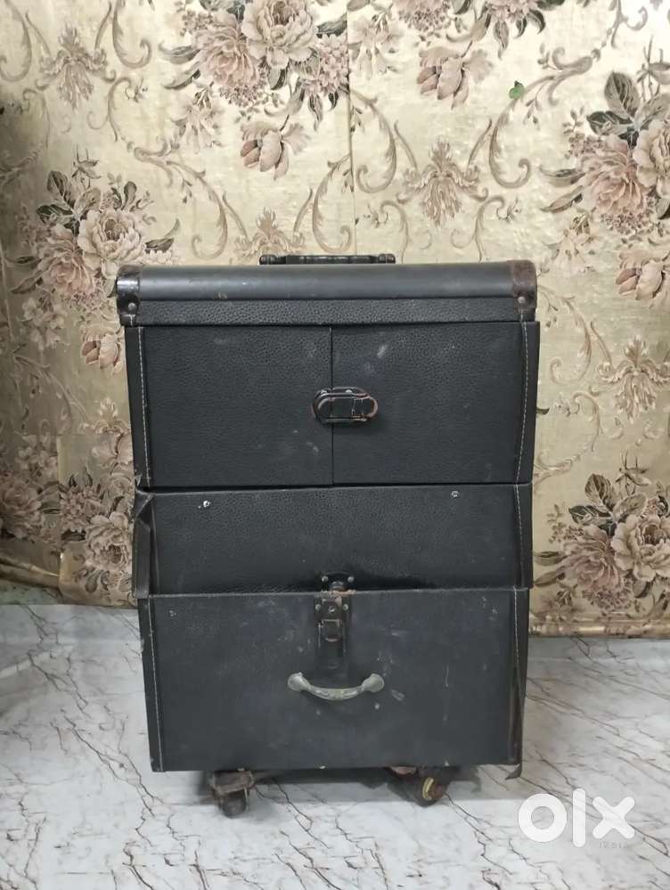 Makeup vanity urgent sale only