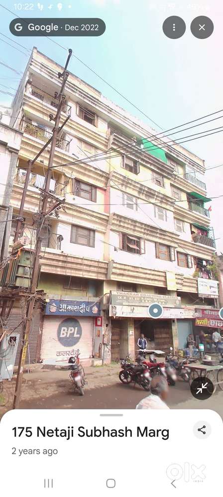 Located at the heart of the city near rajwada and dollar market