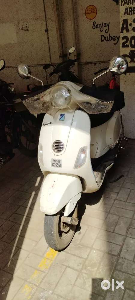 In mint condition , just head lamp is slightly crack.