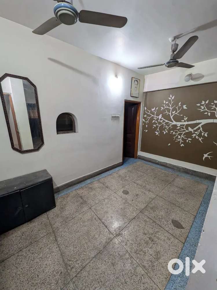 OFFICE SPACE FOR RENT IN MAIN ROAD