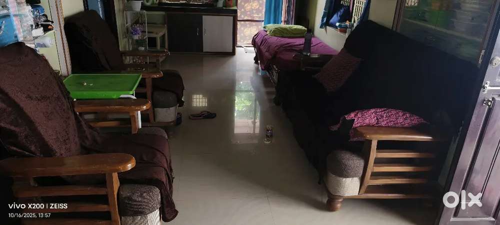 Less used sofaset. Looks new