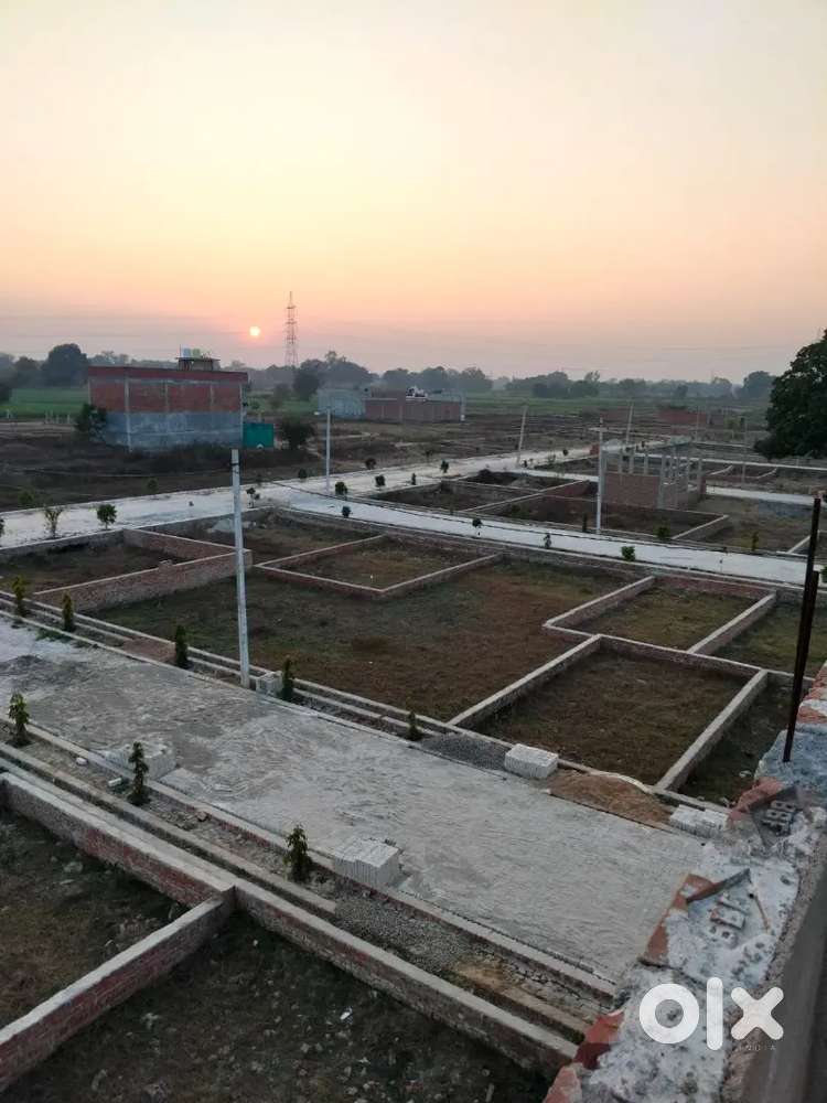 Sainik chaurahe ke aage new azad chauki ke pass saste plot available