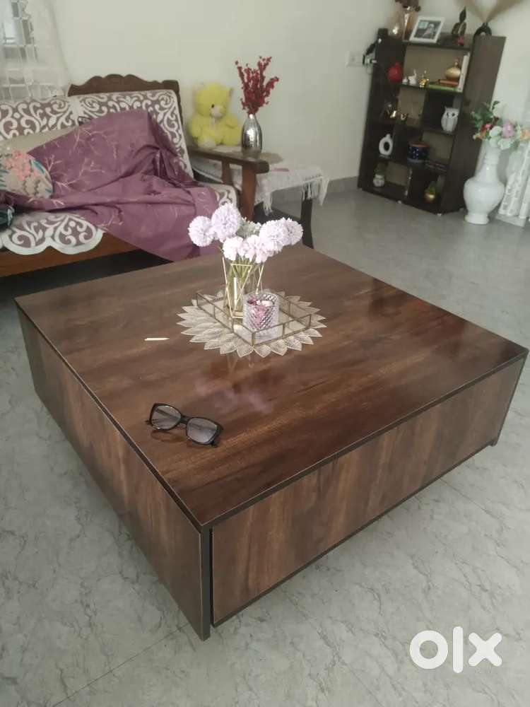 Centre table big 3x3 with drawers. 2 months old
