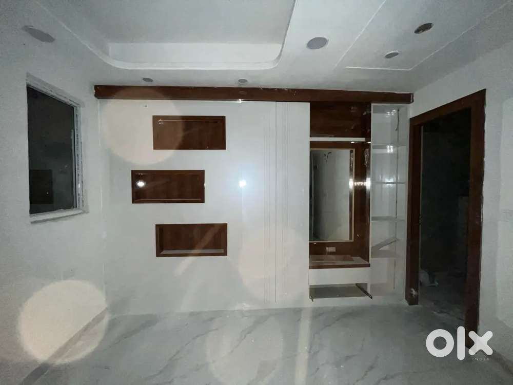 4 BHK super duper luxury flat in central Noida