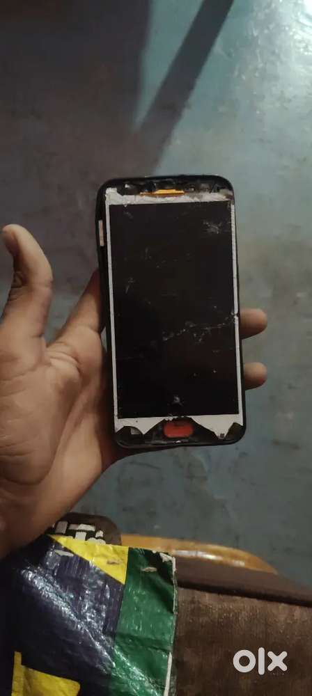Vivo v5 selling 4 year old