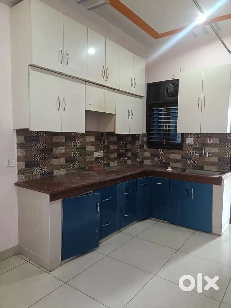 2 BED ROOM SET SEMIFURNISHED HOUSE IS AVAILABLE FOR RENT WITH PARKING