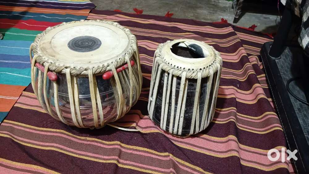 Tabla set with tore puri.