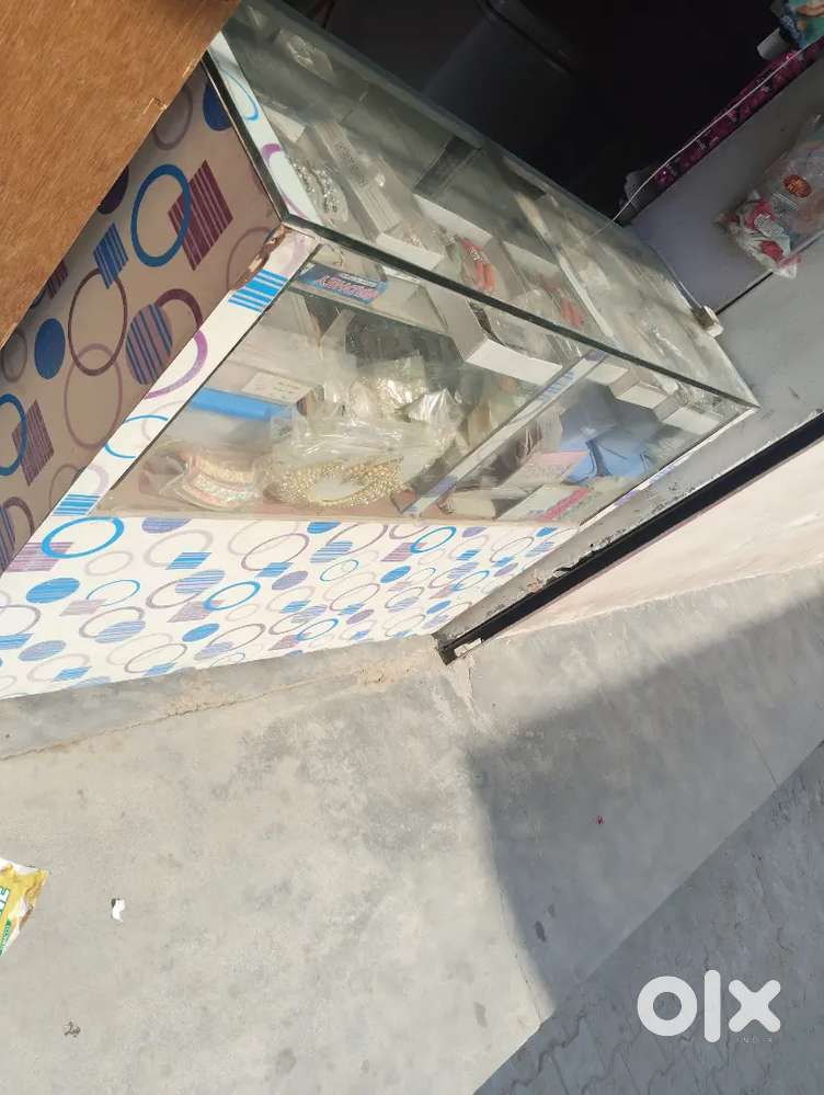 Shop counter