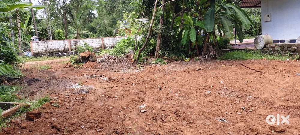 ഇരിഞ്ഞാലക്കുട പൊറത്തശ്ശേരി പള്ളിക്കടുത്ത് 4.5cent  വില്പനയ്ക്ക്