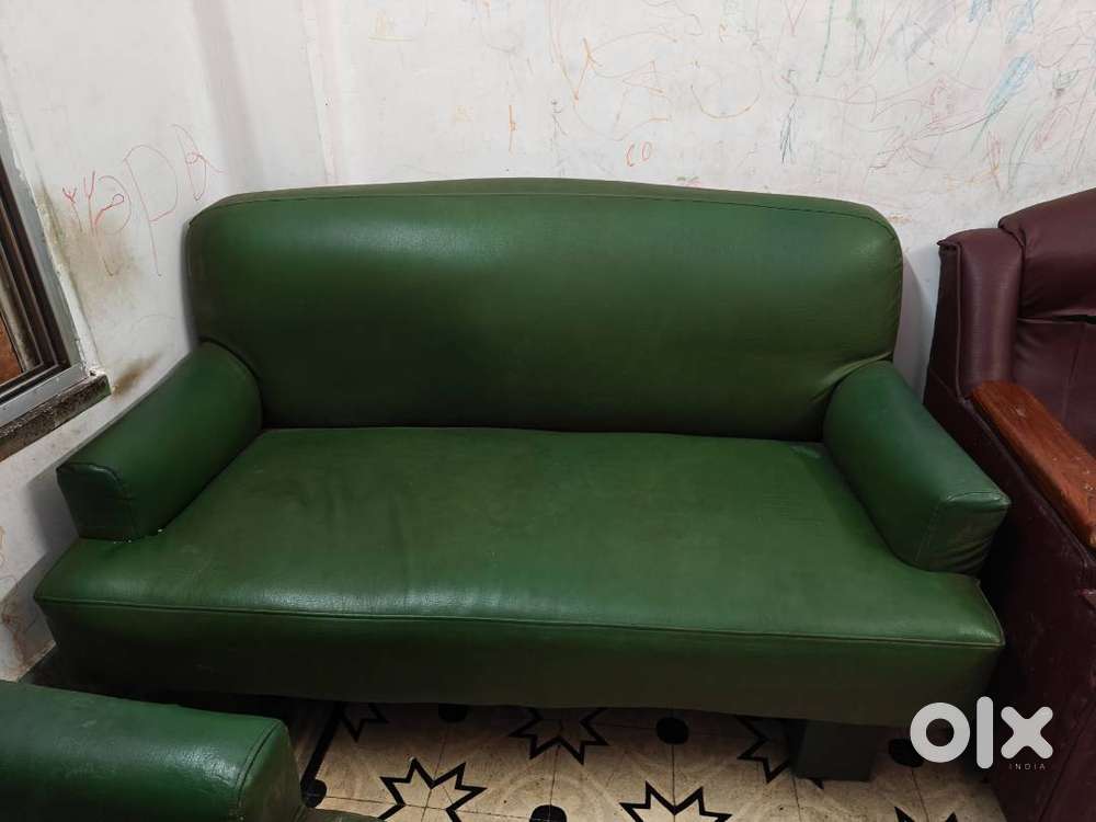 2 yr old 3seater, 2seater and single seater sofa sets