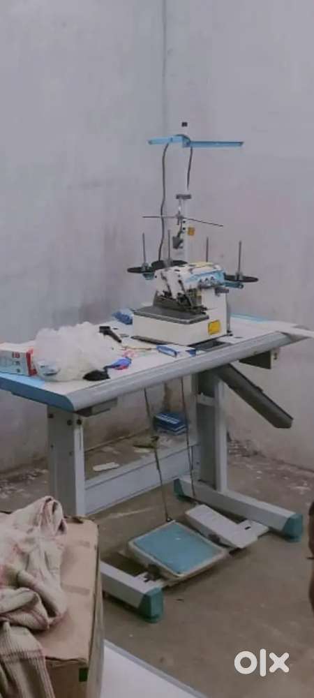1 महीने इस्तेमाल की गई Singer सिलाई मशीन और ओवरलॉक मशीन बिक्री के लिए