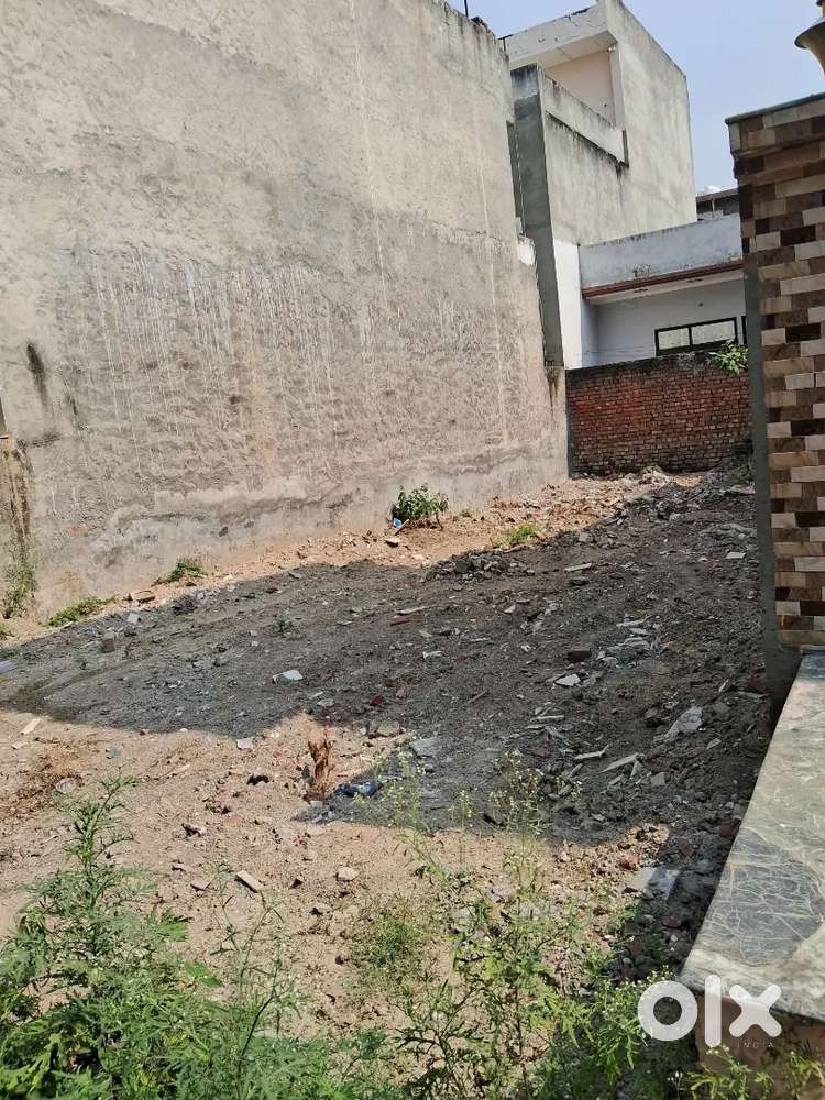 8 malra plot for sale in sec 32