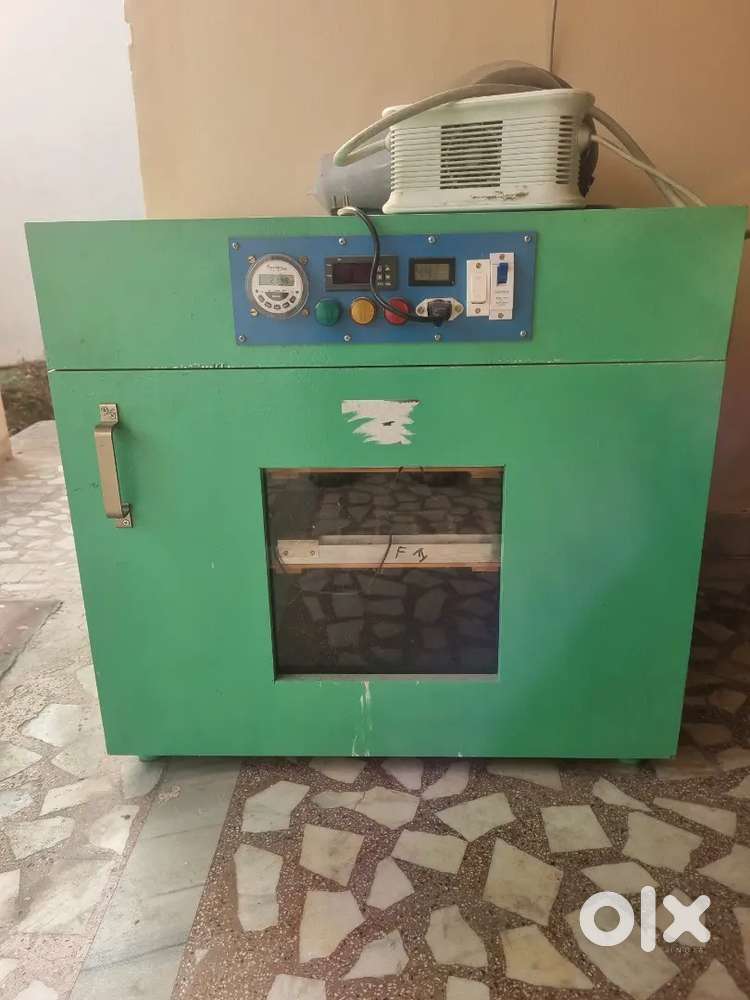 Egg incubator fully automatic